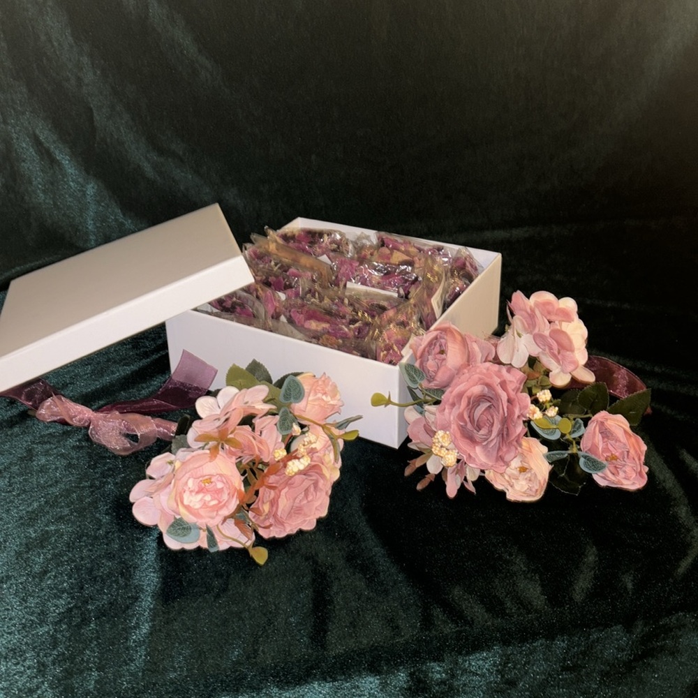 Dried Floral Confetti and Flower Bouquets in Hard White Gift Box NEW